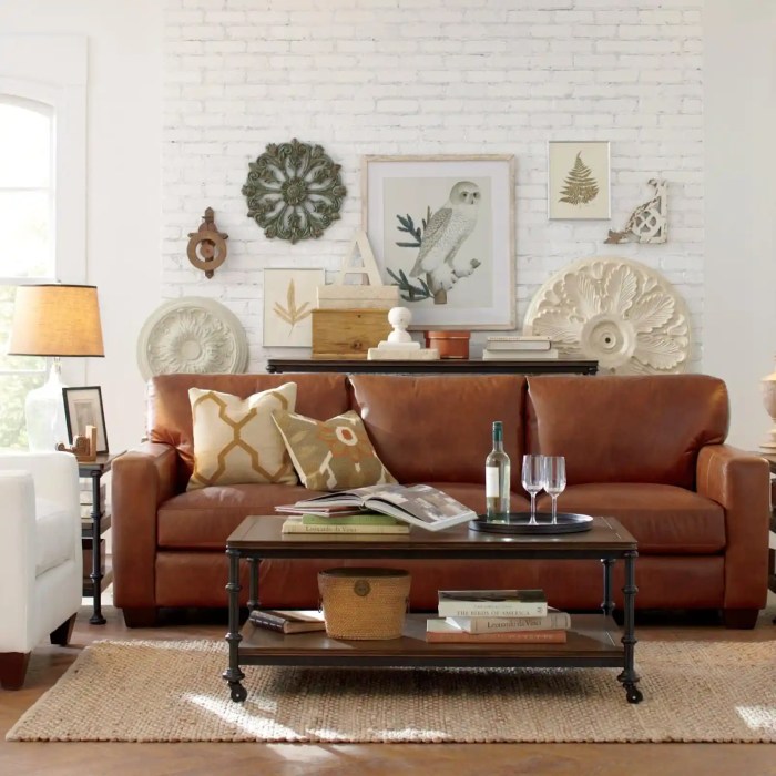 How to decorate living room with leather sofa