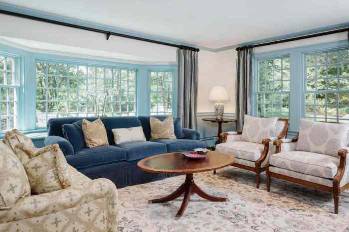 How to decorate bay window in living room