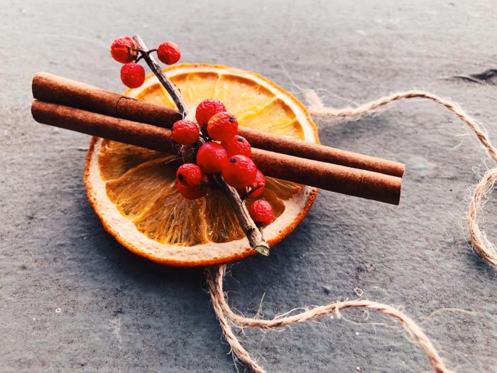 How to make orange cinnamon decoration